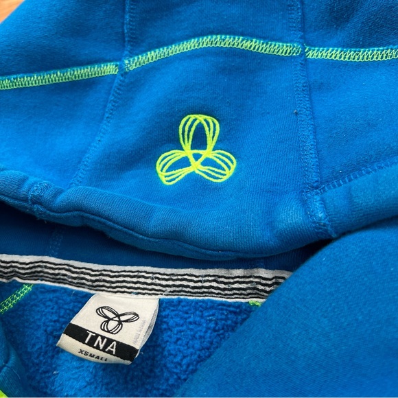LIKE NEW TNA ZIP UP HOODIE - Picture 3 of 3